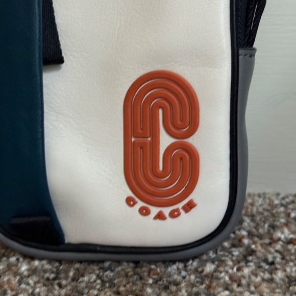 Genuine Men's COACH North South ColorBlock Leather Belt Bag Pouch Wallet - Picture 3 of 14